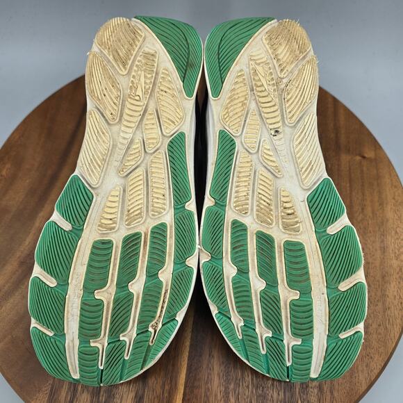 Athletic_Shoes